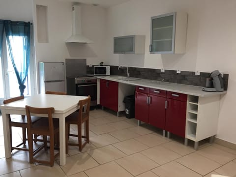 Coffee/tea facilities, microwave, stove