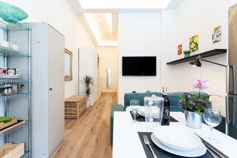 TV and multimedia, Kitchen or kitchenette, Living room, Dining area