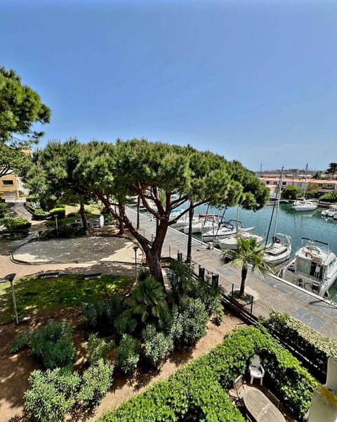 Nearby landmark, Spring, Day, Natural landscape, Garden, Garden view, River view