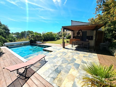 Patio, Spring, Natural landscape, Garden, Garden view, Pool view, Swimming pool, sunbed