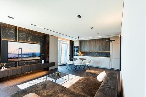 TV and multimedia, Kitchen or kitchenette, Seating area