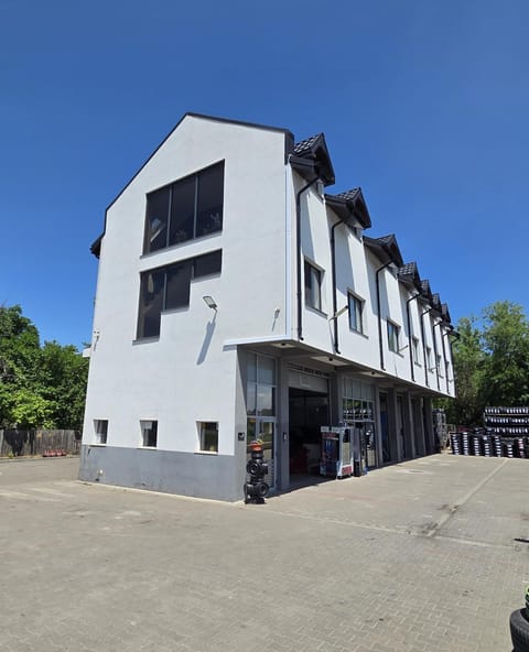 Property building, Day