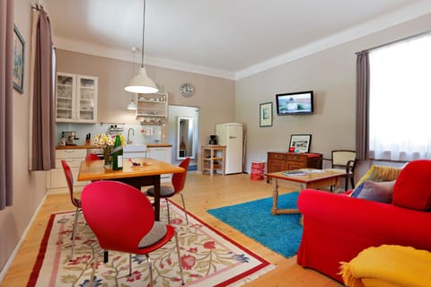 Kitchen or kitchenette, Living room, Photo of the whole room, Seating area, Dining area