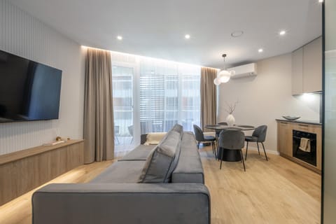 Communal lounge/ TV room, TV and multimedia, Living room, Seating area, Evening entertainment, air conditioner