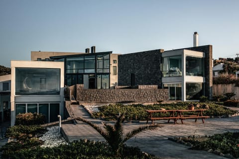 Property building, Patio, Day, Garden, Garden view