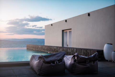 Patio, Day, Natural landscape, View (from property/room), Mountain view, Pool view, Sea view, Swimming pool, sunbed