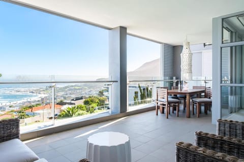 View (from property/room), Balcony/Terrace, Balcony/Terrace, Seating area, Dining area, Sea view