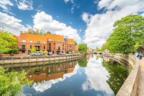 Property building, River view, Location