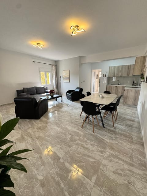 Kitchen or kitchenette, Living room, Seating area, Dining area, pet friendly, stove