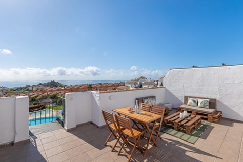 797 HOLIDAY RENTALS -Atico con solarium y vistas panoramicas Apartment in Benalmadena