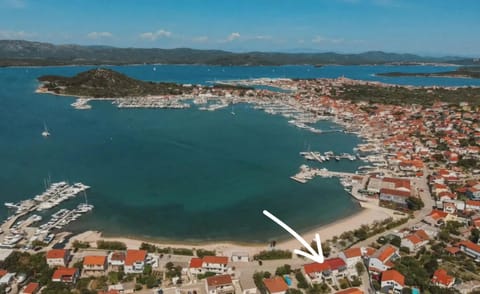 Beach studio KATE - Wake up to the sea, terrace, garden & parking, Murter - Dalmatia Apartment in Murter