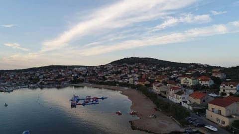 Beach studio KATE - Wake up to the sea, terrace, garden & parking, Murter - Dalmatia Apartment in Murter