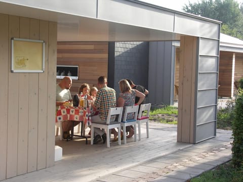 On site, Area and facilities