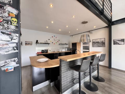 Kitchen or kitchenette, Dining area, minibar