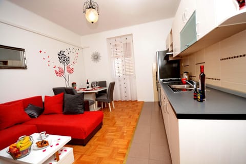 BBQ facilities, Kitchen or kitchenette, Seating area, Dining area