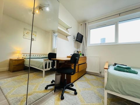 TV and multimedia, Photo of the whole room, Bedroom
