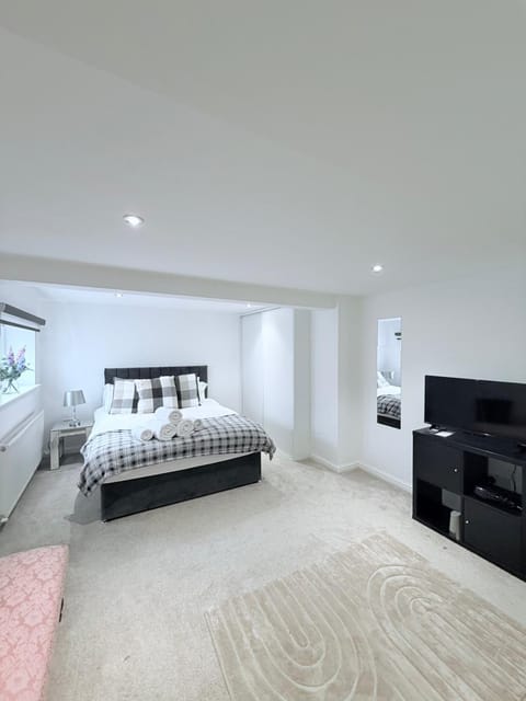 Unique Modern Studio Apartment Apartment in Bellshill