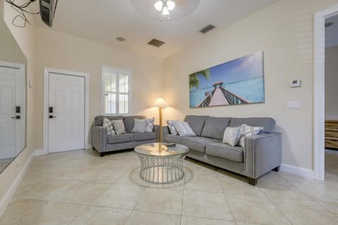 5 Mi to Jupiter Beach Park Poolside Oasis! House in Jupiter