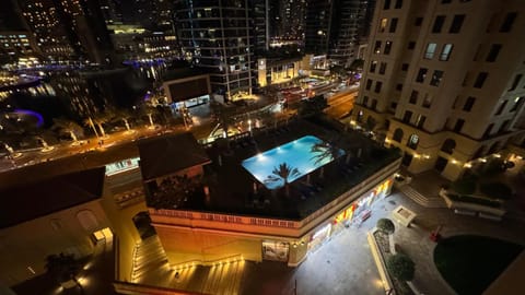Property building, Night, Bird's eye view, Evening entertainment, City view, Pool view, Swimming pool, Location, Parking