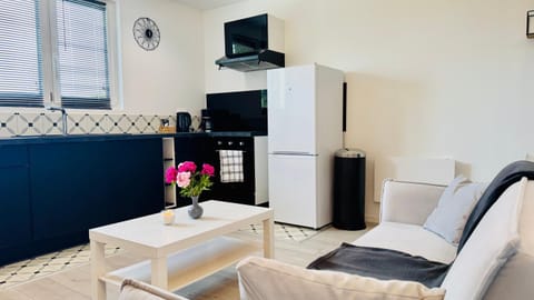 Kitchen or kitchenette, Seating area, Dining area