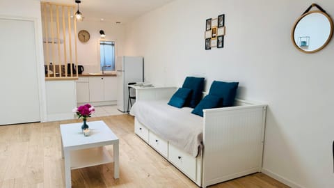 Bed, Living room, Seating area