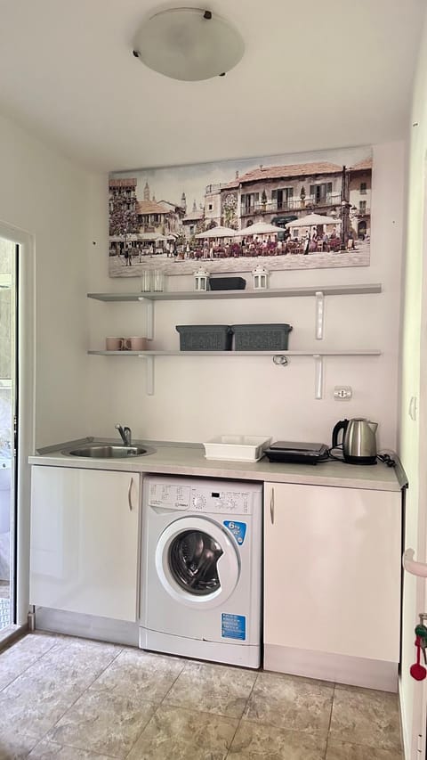 Kitchen or kitchenette, stove, washing machine