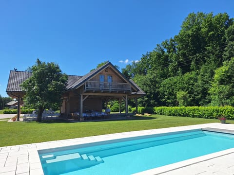 Property building, Day, Garden, Garden view, Pool view, Swimming pool, Parking