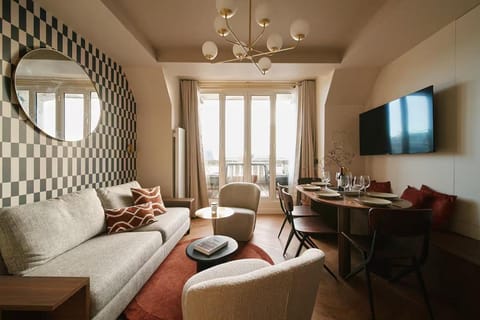 TV and multimedia, Living room, Seating area, Dining area