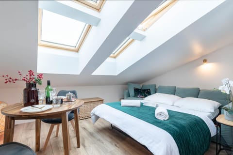 Bed, Living room, Photo of the whole room, Seating area, Bedroom