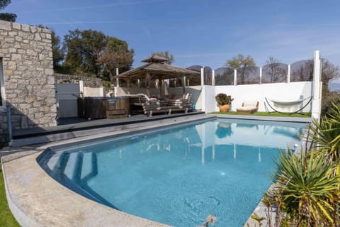 06 Bl - Superb contemporary villa with sea view Villa in Villeneuve-Loubet