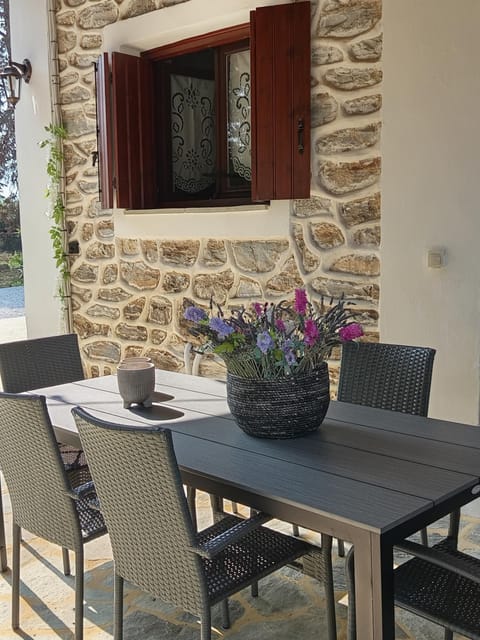 Aggelos Gardenhouse of Volos House in Magnesia Prefecture, Greece