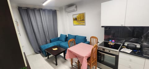 TV and multimedia, Kitchen or kitchenette, Living room, Seating area, Dining area, minibar, stove, air conditioner
