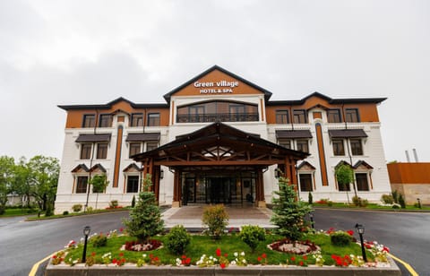 Property building, Facade/entrance, Day
