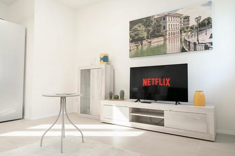 TV and multimedia, Living room, Entertainment