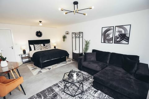 Hen & Chickens Luxury Apartments, Free Parking, By DerBnB Apartment in Derby