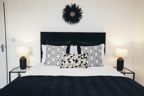 Hen & Chickens Luxury Apartments, Free Parking, By DerBnB Apartment in Derby