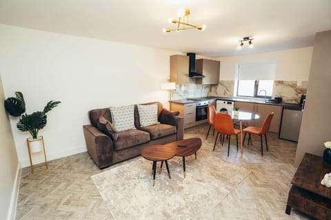 Hen & Chickens Luxury Apartments, Free Parking, By DerBnB Apartment in Derby