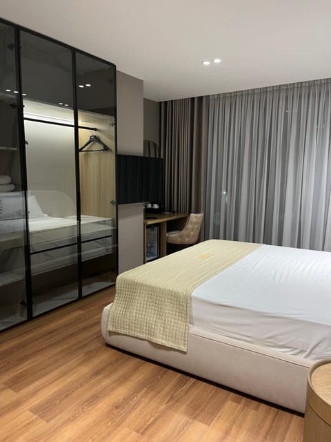 Bed, TV and multimedia, Photo of the whole room, Bedroom, wardrobe