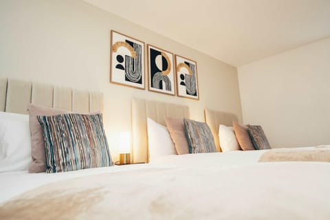 Hen & Chickens Luxury Apartments, Free Parking, By DerBnB Apartment in Derby