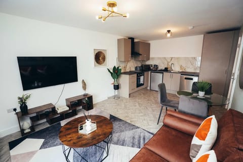 Hen & Chickens Luxury Apartments, Free Parking, By DerBnB Apartment in Derby