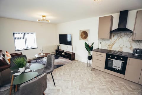 Hen & Chickens Luxury Apartments, Free Parking, By DerBnB Apartment in Derby