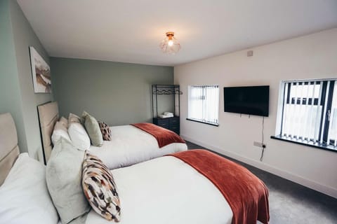 Hen & Chickens Luxury Apartments, Free Parking, By DerBnB Apartment in Derby