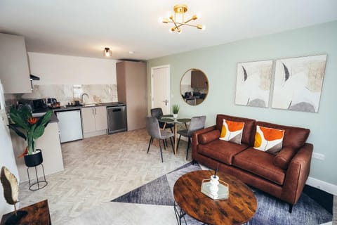 Hen & Chickens Luxury Apartments, Free Parking, By DerBnB Apartment in Derby