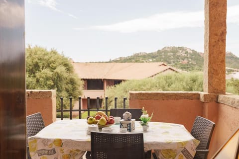 Spring, Day, Natural landscape, Summer, View (from property/room), Balcony/Terrace, Balcony/Terrace, Dining area, Food, Mountain view, Lunch, Dinner