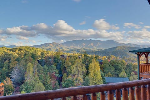 Majestic Peaks by Venture Smoky Mountains House in Gatlinburg