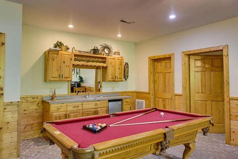 Mountain Theater Lodge by Venture Smoky Mountains House in Sevier County