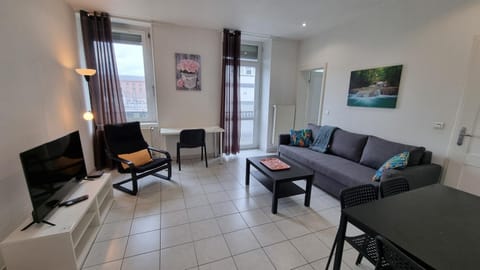 Communal lounge/ TV room, TV and multimedia, Living room, Seating area