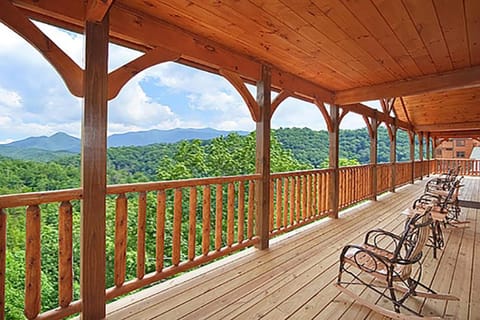 Parkview Mansion by Venture Smoky Mountains House in Gatlinburg