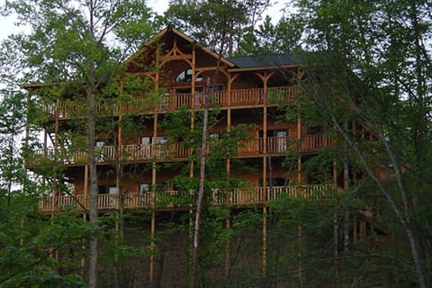 Parkview Mansion by Venture Smoky Mountains House in Gatlinburg