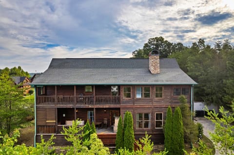 Pigeon Forge Retreat by Venture Smoky Mountains House in Pigeon Forge